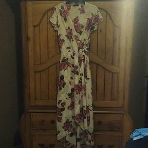 Wrap maxi dress white Floral dress size small